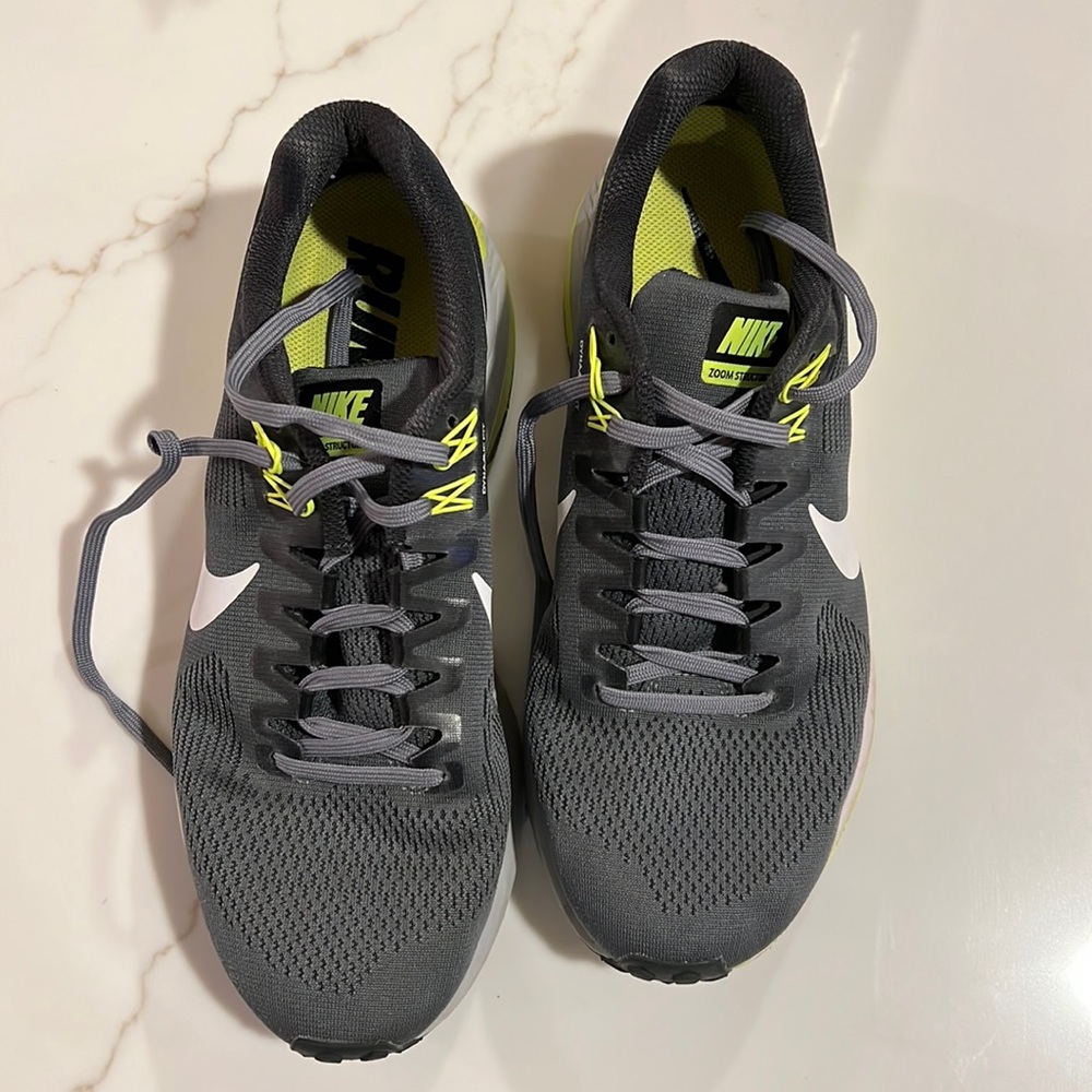 Nike Air Zoom Structure 21  Cool Grey / White  Volt  Mens Size 9.5